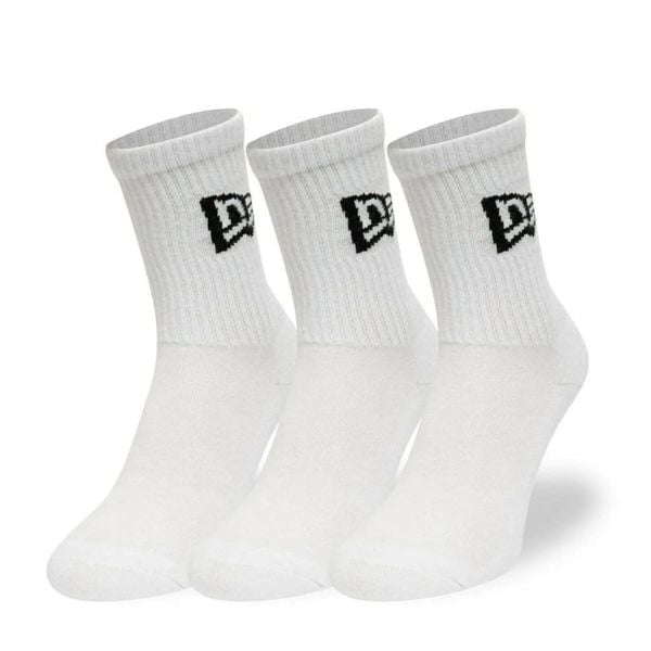 Skarpetki z flagą New Era Crew. Białe skarpetki New Era, bez wzorów, z bawełny. Za 85.00 zł.