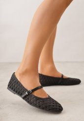 Czarne Balerinki z Ażurowym Wzorem i Paskiem Astethera. Czarne baleriny Renee, w ażurowe wzory, z jeansu, eleganckie, bez obcasa, bez zapięcia. Za 119.99 zł.