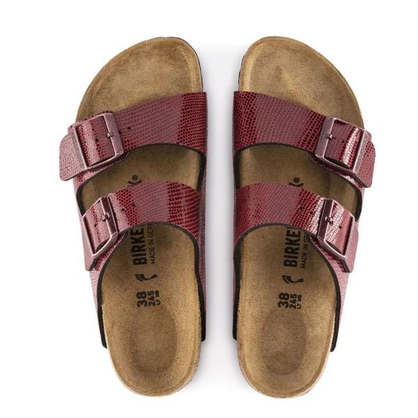 Klapki damskie Birkenstock Arizona. Czerwone klapki Birkenstock, bez wzorów, z materiału, bez obcasa, bez zapięcia. Za 287.00 zł.