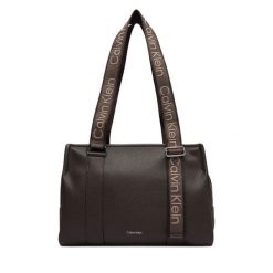 Torebka Calvin Klein. Brązowe torebki klasyczne Calvin Klein, bez wzorów, klasyczne, bez dodatków. Za 649.99 zł.