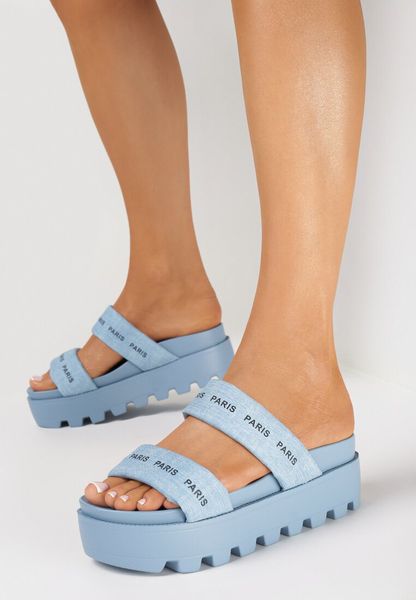 Jasnoniebieskie Klapki na Grubej Podeszwie z Paskami z Napisami Nilenia. Niebieskie klapki Born2be, bez wzorów, bez obcasa, na płaskiej podeszwie, bez zapięcia. Za 109.99 zł.