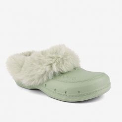 Damskie klapki zimowe Coqui Husky - ocieplane, z futerkiem boa. Brązowe klapki Coqui, bez wzorów, z materiału, bez obcasa, bez zapięcia. Za 134.99 zł.
