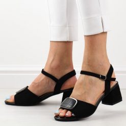 Czarne zamszowe sandały damskie na obcasie Sergio Leone sk892. Czarne sandały Sergio Leone, bez wzorów, z zamszu, eleganckie, bez obcasa, na obcasie, bez zapięcia. Za 159.00 zł.