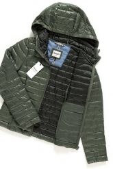 DAMSKA KURTKA PRZEJŚCIOWA WRANGLER PUFFER JACKET VETIVER GREEN W4112Y4T7. Zielone kurtki Wrangler, xs, bez wzorów, bez kaptura. Za 289.99 zł.