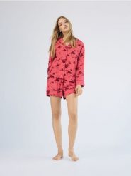 Dwuczęściowa piżama we wzory - różowy. Czerwone piżamy Reserved, l, bez wzorów, z wiskozy, bez kołnierzyka, bez ramiączek. Za 139.99 zł.
