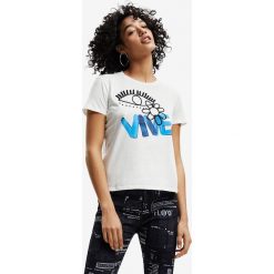 Desigual t-shirt bawełniany kolor biały. Białe t-shirty Desigual, l, z aplikacjami, z bawełny, bez kołnierzyka, bez ramiączek. W wyprzedaży za 154.99 zł.