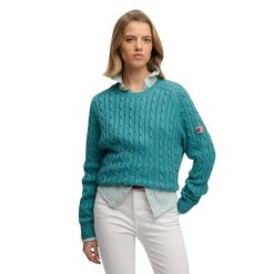 Damski sweter z warkoczowym splotem Superdry. Niebieskie swetry Superdry, na zimę, bez wzorów, ze splotem, bez ramiączek. Za 284.00 zł.
