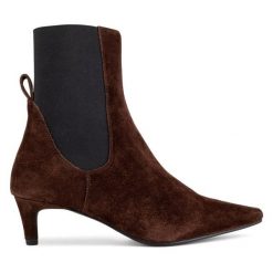 Botki Gino Rossi. Brązowe botki Gino Rossi, bez wzorów, bez obcasa, na szpilce, bez zapięcia. Za 265.99 zł.
