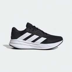 Buty Galaxy 7 Running. Białe buty do biegania adidas, bez wzorów, bez zapięcia, do biegania. Za 239.00 zł.