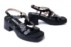 WONDERS D-1013 LACK. V negro, sandały damskie. Czarne sandały Wonders, bez wzorów, bez obcasa, bez zapięcia. Za 569.90 zł.