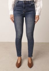 Niebieskie Jeansy Bawełniane Dopasowane Skinny z Wysokim Stanem Enolia. Niebieskie jeansy Born2be, bez wzorów, z bawełny, casualowe, z podwyższonym stanem. Za 129.99 zł.