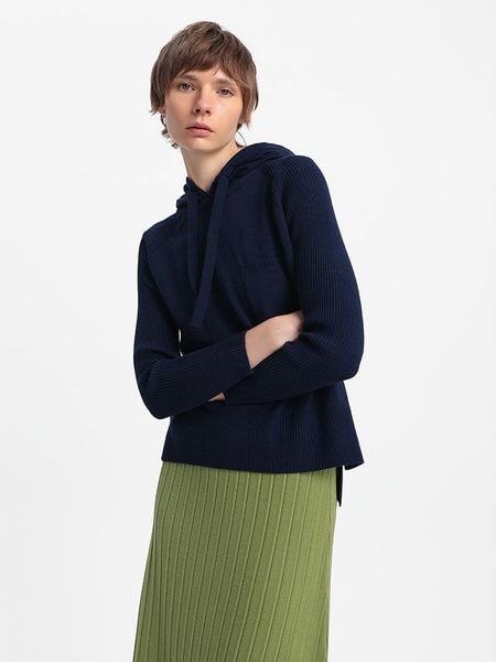 BGN Sweter w kolorze granatowym rozmiar: 40. Niebieskie swetry BGN, bez wzorów, z wełny, bez ramiączek. Za 123.45 zł.