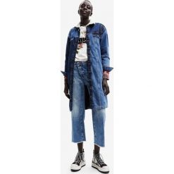 Desigual płaszcz jeansowy damski przejściowy. Niebieskie płaszcze Desigual, l, bez wzorów, z jeansu, bez kaptura. Za 1,049.90 zł.
