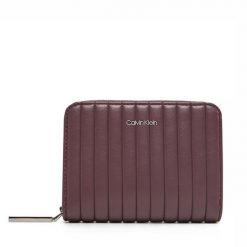 Portfel damski Calvin Klein. Czerwone portfele Calvin Klein, bez wzorów. Za 209.99 zł.