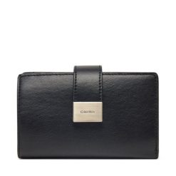 Portfel Calvin Klein. Czarne portfele Calvin Klein, bez wzorów. Za 199.99 zł.