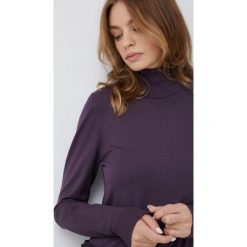 Sisley sweter damski kolor fioletowy lekki z golfem. Fioletowe swetry Sisley, s, bez wzorów, z dzianiny, bez ramiączek. W wyprzedaży za 167.99 zł.