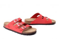 DR. BRINKMANN 701004-04 rot, klapki damskie. Czerwone klapki Dr. Brinkmann, bez wzorów, ze skóry, bez obcasa, bez zapięcia. Za 269.90 zł.