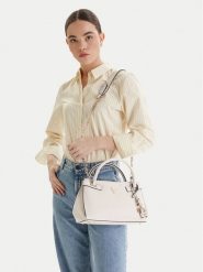 Guess Torebka Serenova HWZG80 91050 Kremowy. Białe torebki klasyczne Guess, z aplikacjami, ze skóry, bez dodatków. Za 369.99 zł.
