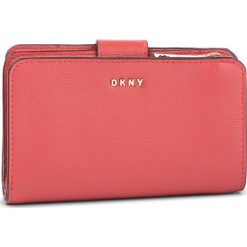 Duży Portfel Damski DKNY - Bryant Sm Carryall R8313659 Dp Blush D81. Portfele marki DKNY. W wyprzedaży za 369.00 zł.