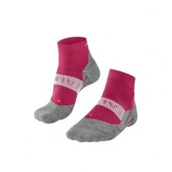 Krótkie skarpety damskie Falke RU4 Endurance Cool. Czerwone skarpetki Falke, bez wzorów, z elastanu. Za 142.00 zł.