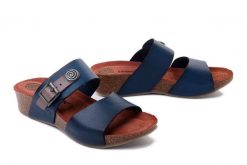 DR. BRINKMANN 700959-5 blau, klapki profilaktyczne damskie. Niebieskie klapki Dr. Brinkmann, bez wzorów, ze skóry, bez obcasa, bez zapięcia. Za 274.90 zł.