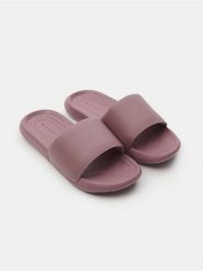 Klapki - fioletowy. Fioletowe klapki Sinsay, bez wzorów, bez obcasa, bez zapięcia. Za 25.99 zł.