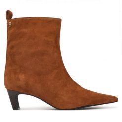 Botki Tommy Hilfiger. Brązowe botki Tommy Hilfiger, bez wzorów, bez obcasa, na słupku, bez zapięcia. Za 699.99 zł.