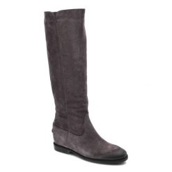 Szare Kozaki Damskie Carinii Wygodne Obuwie. Szare kozaki Carinii, z aplikacjami, z nubiku, klasyczne, bez obcasa, na koturnie, bez zapięcia. Za 369.00 zł.