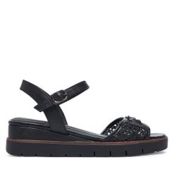 Sandały Tamaris. Czarne sandały Tamaris, bez wzorów, bez obcasa, na koturnie, bez zapięcia. Za 329.99 zł.