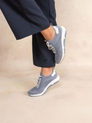 Buty sportowe damskie TBS Jellina. Białe buty do biegania TBS, na lato, bez wzorów, bez zapięcia, do biegania. Za 408.50 zł.