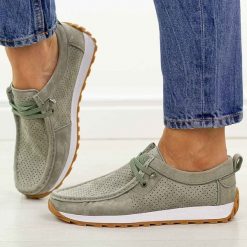 Zielone skórzane mokasyny damskie Evento 9772. Zielone mokasyny eVento, w ażurowe wzory, z jeansu, z okrągłym noskiem. Za 239.00 zł.