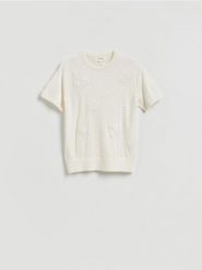 Wełniany sweter z aplikacjami - złamana biel. Swetry Reserved, l, z aplikacjami, z dzianiny, bez ramiączek. Za 169.99 zł.