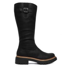 Kozaki Rieker. Czarne kozaki Rieker, bez wzorów, bez obcasa, na płaskiej podeszwie, bez zapięcia. Za 399.99 zł.