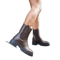 Brązowe wysokie botki zdobione cyrkoniami Vicco. Brązowe botki z aplikacjami, eleganckie, za kostkę, bez obcasa, na obcasie, bez zapięcia. Za 126.62 zł.