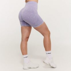 Szorty damskie fitness bezszwowe z wysoką talią fioletowe Lift. Fioletowe szorty sportowe GYMBEAM, bez wzorów, z elastanu, na fitness i siłownię. Za 73.99 zł.