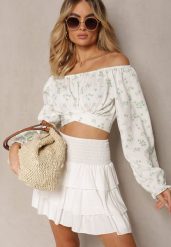 Biało-Zielona Boho Bluzka z Bufiastymi Rękawami Wiązana na Dole w Kwiaty Darinafa. Białe bluzki Renee, bez wzorów, boho, bez kołnierzyka, bez ramiączek. W wyprzedaży za 51.99 zł.
