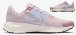 Buty sportowe damskie Nike Run Defy. Czerwone buty do biegania Nike, bez wzorów, bez zapięcia, do biegania. Za 241.99 zł.