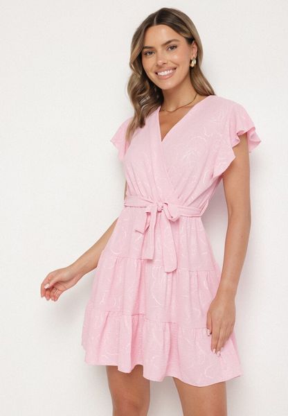 Różowa Kopertowa Sukienka Ozdobiona Falbanami i Paskiem Liliessa. Czerwone sukienki Born2be, na co dzień, s, bez wzorów, eleganckie, bez kołnierzyka, bez ramiączek, mini, kopertowe. Za 79.99 zł.