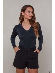 Soft Cashmere Sweter w kolorze czarnym rozmiar: 38/40. Czarne swetry Soft Cashmere, bez wzorów, klasyczne, bez ramiączek. Za 157.73 zł.