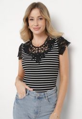 Czarny Bawełniany T-shirt z Prążkowanego Materiału z Koronkowym Dekoltem i Rękawkami Hyacintia. Czarne t-shirty Born2be, m, bez wzorów, z bawełny, bez kołnierzyka, bez ramiączek. Za 69.99 zł.