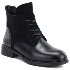 Botki damskie ocieplane czarne eVento 26BT02-590. Czarne botki eVento, bez wzorów, ze skóry ekologicznej, eleganckie, bez obcasa, bez zapięcia. Za 149.99 zł.