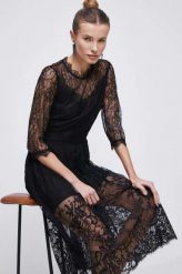 Medicine sukienka kolor czarny midi rozkloszowana. Czarne sukienki MEDICINE, s, bez wzorów, bez kołnierzyka, bez ramiączek, midi, dopasowane. W wyprzedaży za 139.90 zł.