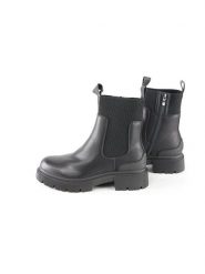 Sixth Sens Botki w kolorze czarnym rozmiar: 38. Czarne botki Sixth Sens, bez wzorów, bez obcasa, bez zapięcia. Za 99.80 zł.