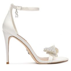 Sandały Steve Madden. Białe sandały Steve Madden, bez wzorów, bez obcasa, na szpilce, bez zapięcia. Za 519.99 zł.