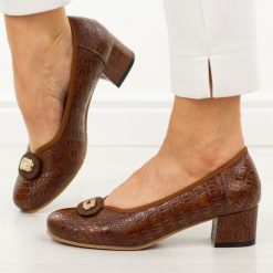 Brązowe skórzane czółenka damskie Potocki 19488. Brązowe czółenka POTOCKI, na jesień, bez wzorów, ze skóry, eleganckie, z okrągłym noskiem, bez obcasa, na obcasie, bez zapięcia. W wyprzedaży za 192.72 zł.