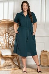 Sukienka elegancka trapezowa z paskiem SILVIA morska zieleń. Zielone sukienki KARKO, do pracy, plus size, bez wzorów, z elastanu, biznesowe, bez kołnierzyka, plus size, bez ramiączek, midi, proste. Za 289.50 zł.