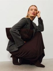 Żakiet loose fit z kieszeniami - wielobarwny. Marynarki i żakiety Sinsay, l, bez wzorów, bez ramiączek. Za 79.99 zł.