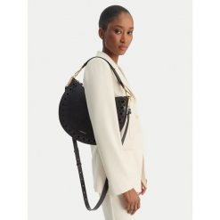 Torebka Coccinelle. Czarne torebki klasyczne Coccinelle, bez wzorów, klasyczne, bez dodatków. Za 1,699.99 zł.