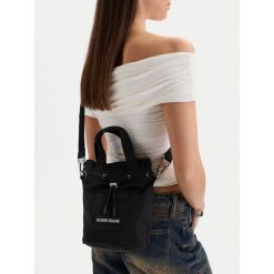 Torebka Guess Jeans. Czarne torebki klasyczne Guess Jeans, z aplikacjami, z jeansu, bez dodatków. Za 199.99 zł.