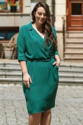 Sukienka modna swobodna odcinana w tali AMELIA zielona. Zielone sukienki KARKO, do pracy, plus size, bez wzorów, z materiału, biznesowe, bez kołnierzyka, plus size, bez ramiączek, midi, kopertowe. Za 219.50 zł.